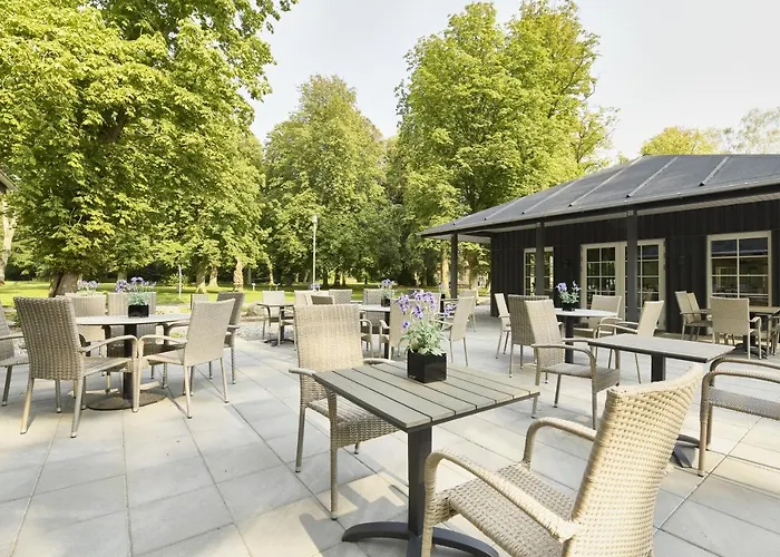 Skovpavillonen * カーテミンド